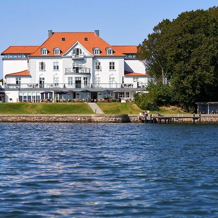 Sixtus Sinatur Hotel & Konference ミゼルファート エクステリア 写真
