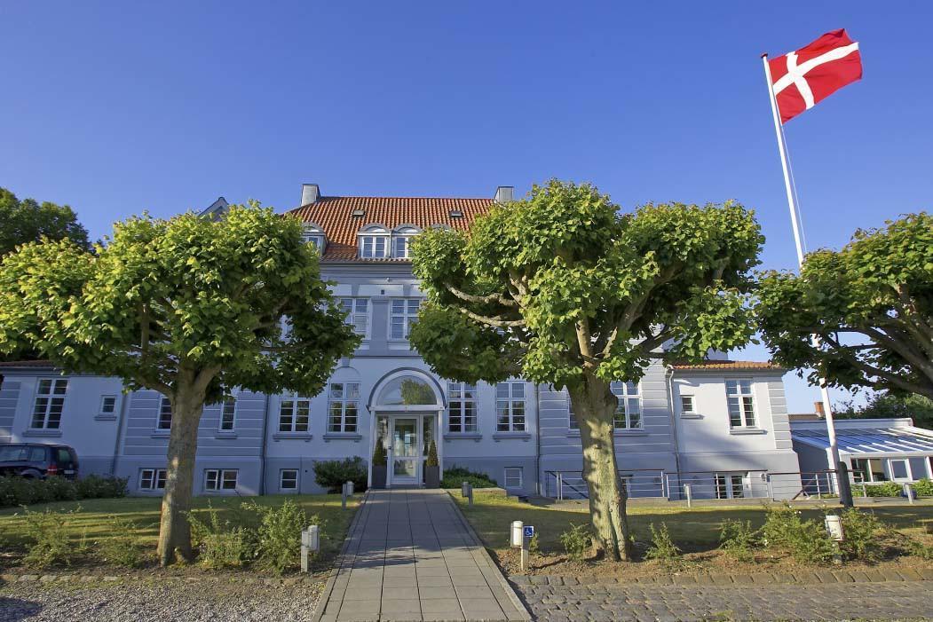 Sixtus Sinatur Hotel & Konference ミゼルファート エクステリア 写真