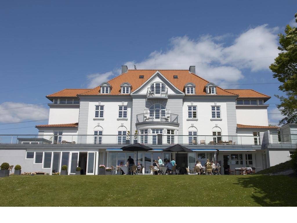 Sixtus Sinatur Hotel & Konference ミゼルファート エクステリア 写真