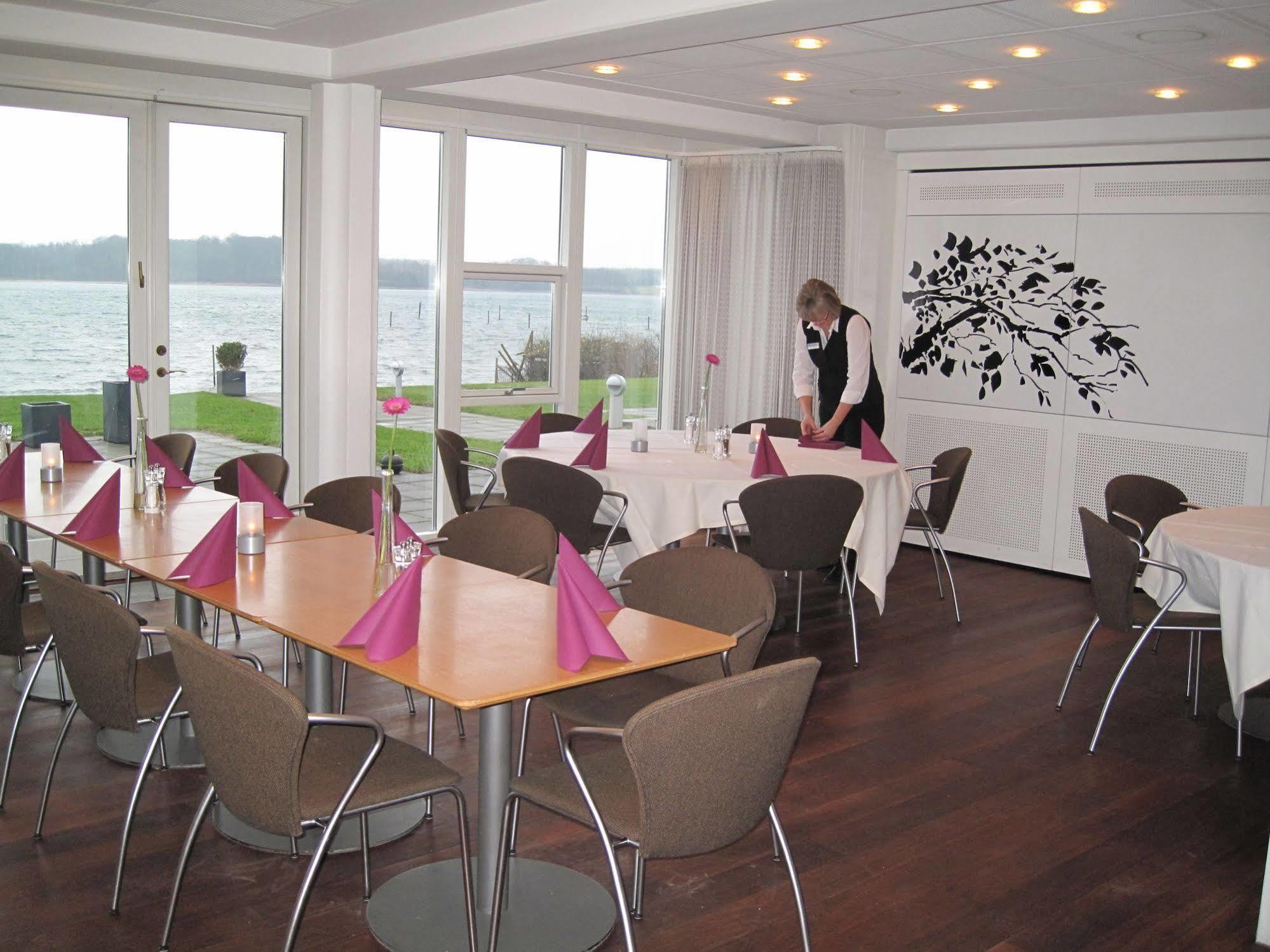 Sixtus Sinatur Hotel & Konference ミゼルファート エクステリア 写真